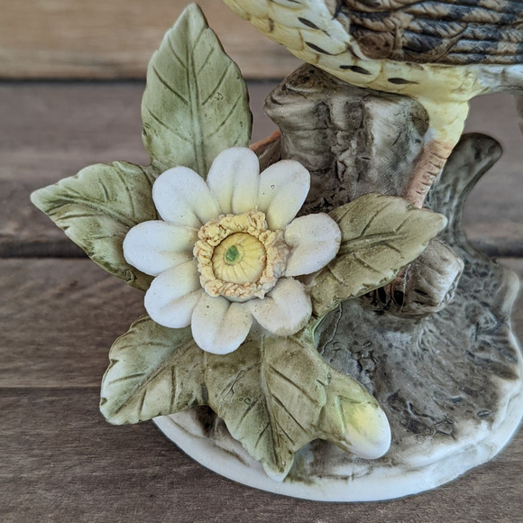 Vintage Porcelain Royal Crown Meadowlark Bird Figurine J Byron - Picture 6 of 10